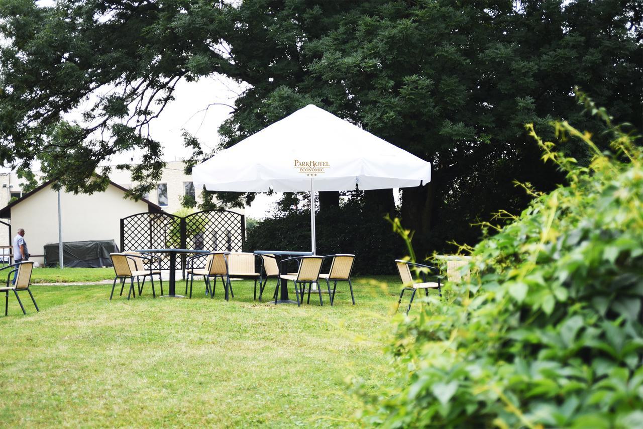 Parkhotel Economic Wielka Wies  Extérieur photo